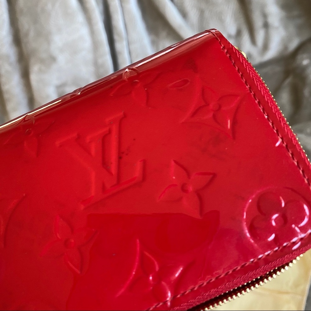 SOLD Louis Vuitton coin purse in vernis - Picture 3 of 13